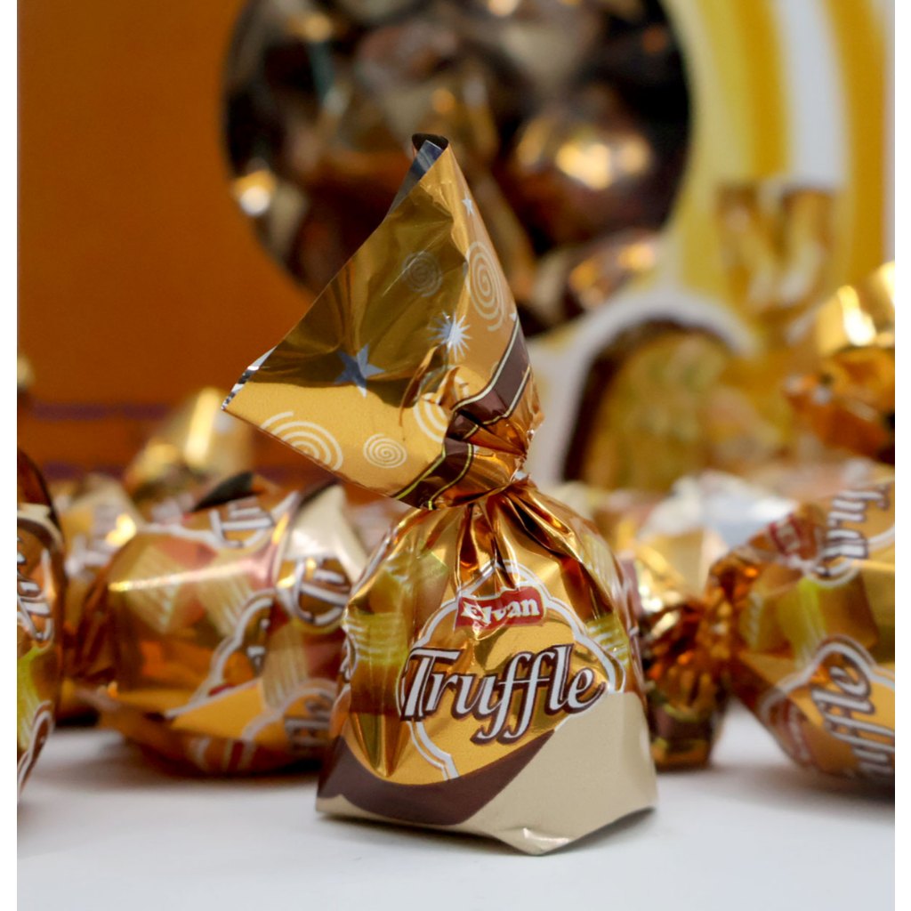 TRUFFLE MILK CHOCO WITH CARAMEL FLAVOURED CREAM และข้าว CRISPY