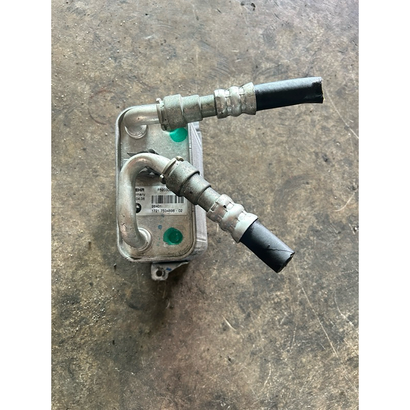 กล่องเกียร์ BMW E60/E61 เครื่องทําความเย็นน้ํามัน