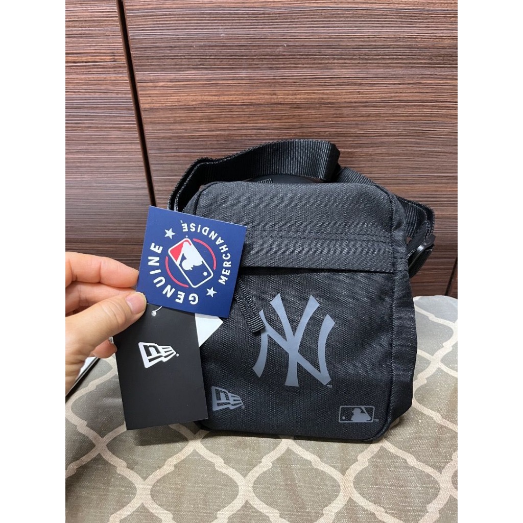 NE NYY Crossbody Flight Sling Black Bag Full Black Bag