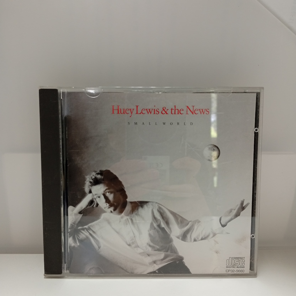 U240-40 ซีดีมือสอง [ HUEY LEWIS & THE NEWS - SMALL WORLD ] U240-40