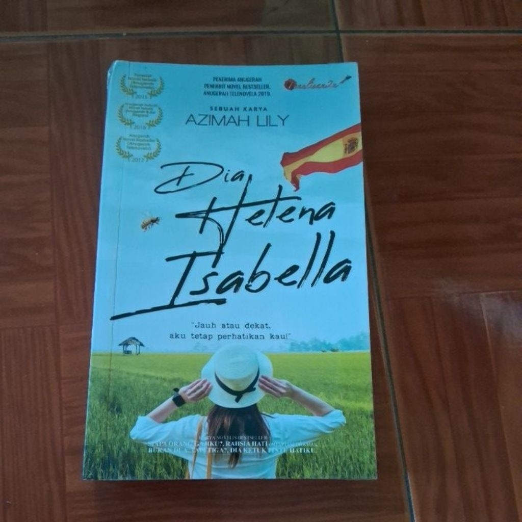 Dia helena isabella โดย azimah lily