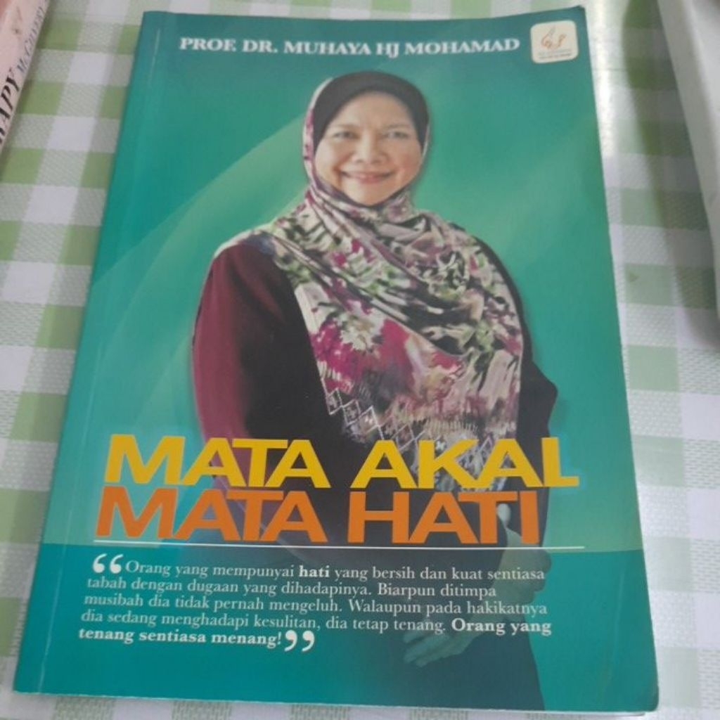 MATA HEART EYES - ศาสตราจารย์ ดร. มูยาฮจ หม่ํา (มือสอง)