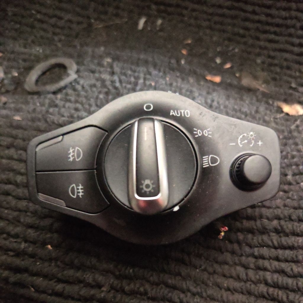 สวิตช์ไฟหน้า AUDI A4 8K0 941 531 AL