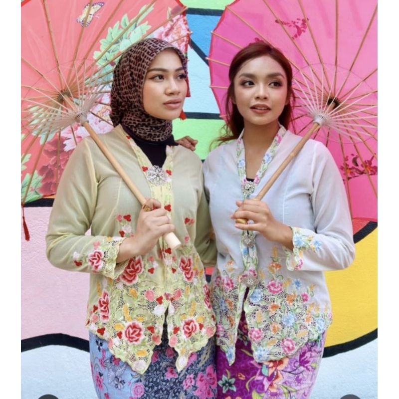 พรีเมี่ยมปัก Nyonya Kebaya XS (มีปุ่ม)
