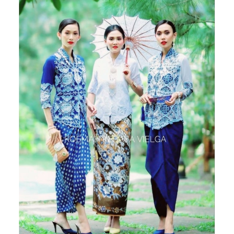 พรีเมี่ยมปัก Nyonya Kebaya Size L (มีปุ่ม)