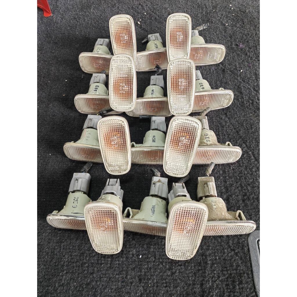 TOYOTA WISH ANE10 ZNE10 FENDER ขายป้ายโดย PCS KOITO T80 ซ้ายขวา SAMA ใช้แล้วจากญี่ปุ่น