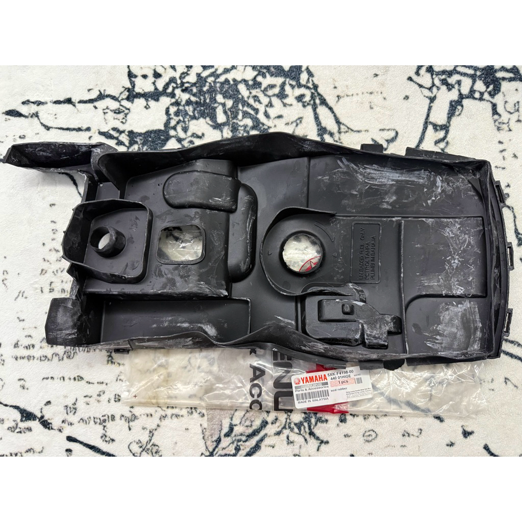 Y125 RUBBER GETAH Y125Z SEAT RUBBER Y125ZR SEAT RUBBER - 5XK-F4198-00