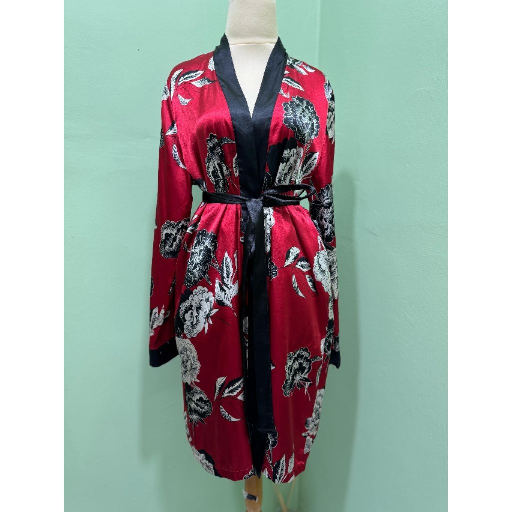 NR52 APT.9 เสื้อคลุมกลางคืน