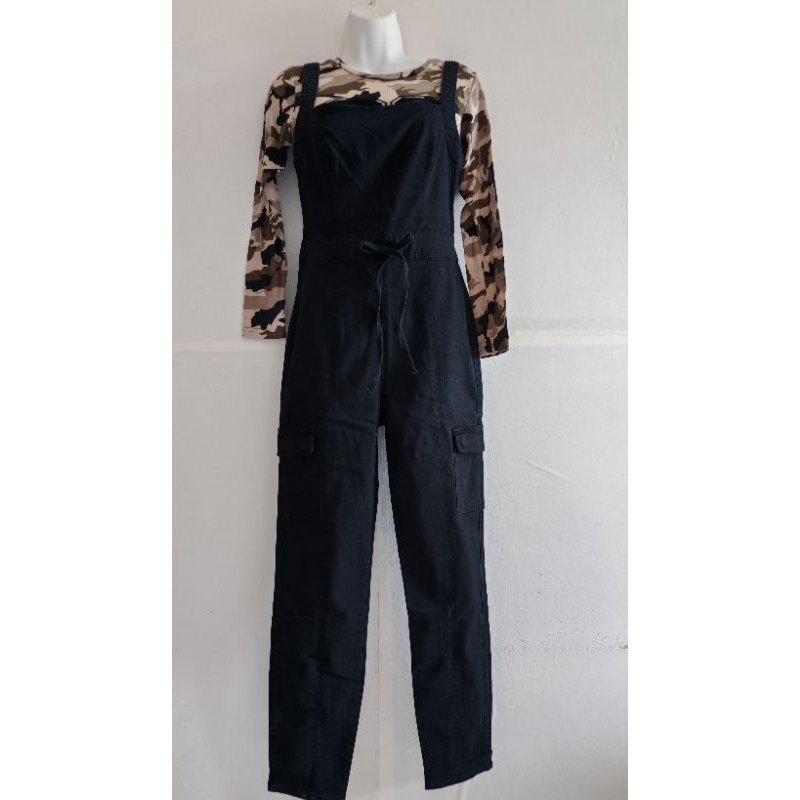 จั้มสูทสีดํา by Forever 21 Overalls สําหรับผู้หญิงจาก Forever 21