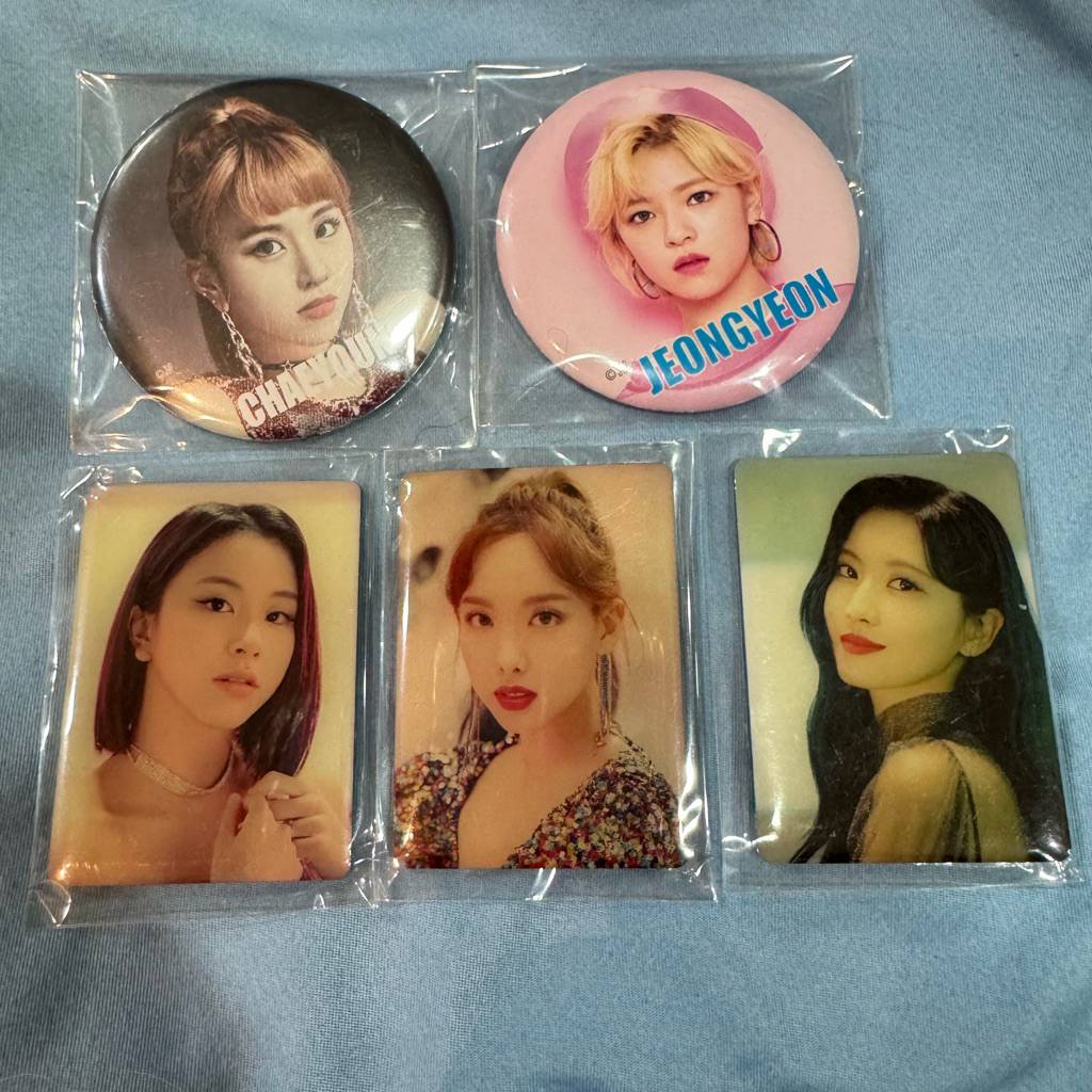 TWICE Official Pin Badge BDZ TWICE &TWICE Tower Records
