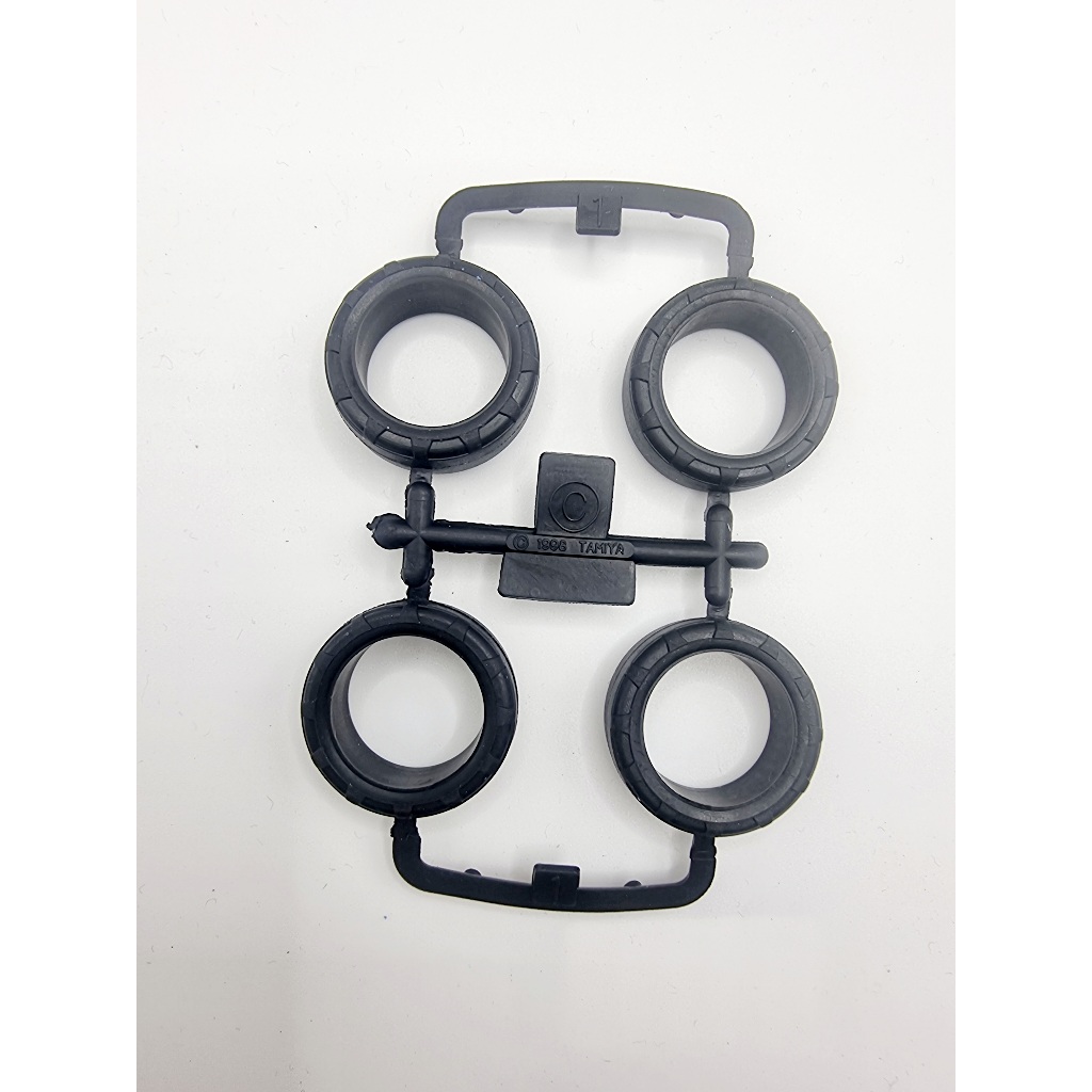 Tamiya 19604 - Small Tyre ( Medium Grip) Loose Kit Knuckle Breaker
