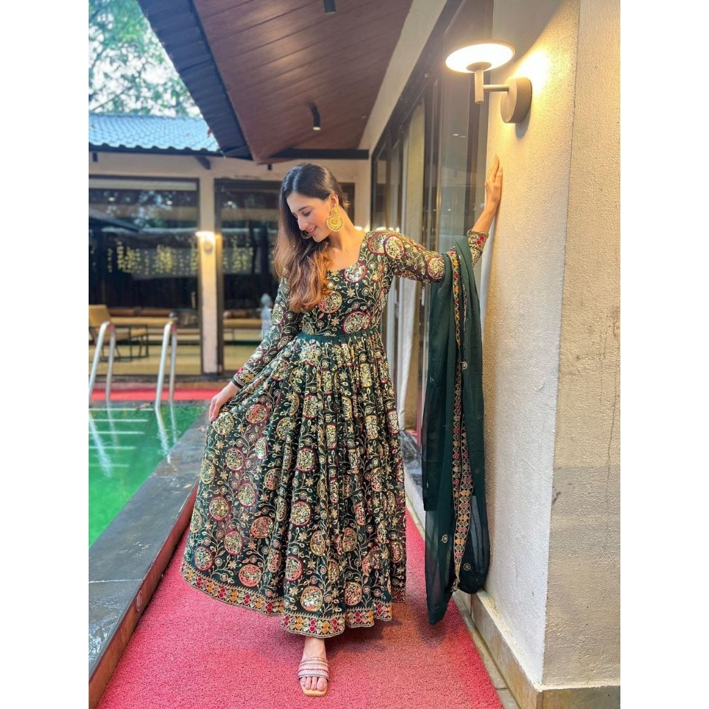 ออกแบบมาใหม่ PARTY WEAR READYMADE EMBROIDERY WORK ANARKALI GOWN DUPATTA SET(SIZE M ถึง 2XL)