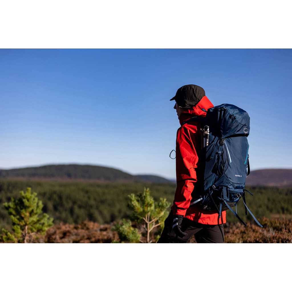 5TH Generation Osprey Kestrel 38L Travel/ Outdoor Backpack Raincover รวมอยู่ด้วย