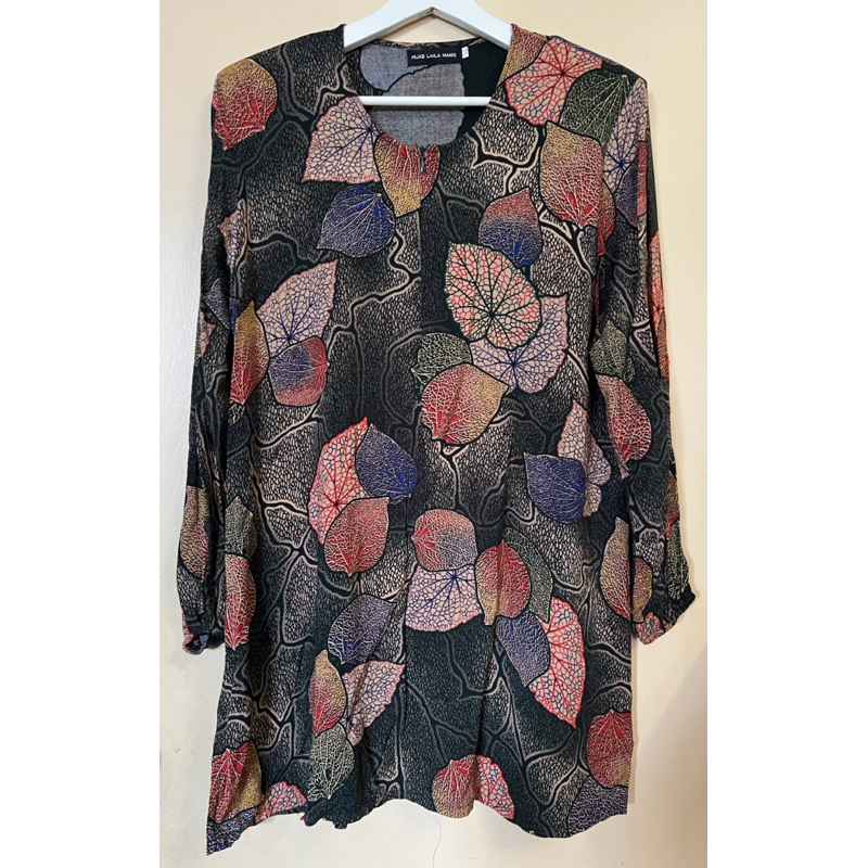 Preloved Blouse / Brand Hijab Laila Manis