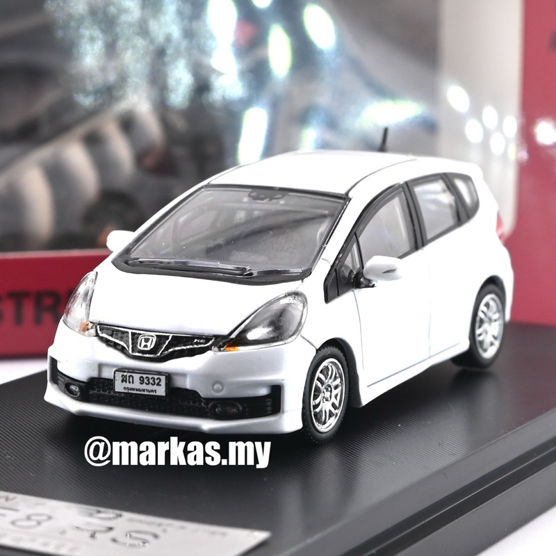 STREET WEAPON 1/64 HONDA JAZZ GE8RS สีขาว