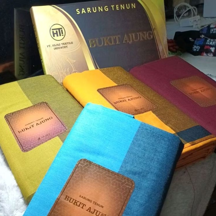 BUKIT AJUNG PLAIN/CORAK Pelikat Cloth