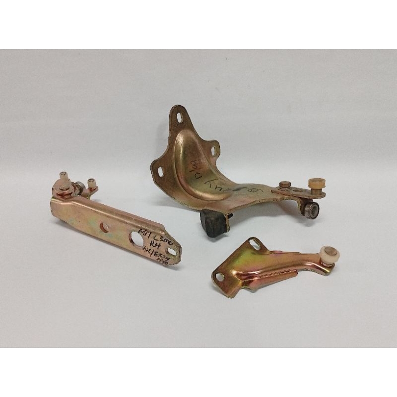 MITSUBISHI DELICA L300 PO2 UPPER LOWER CENTER ลูกกลิ้งประตูสไลด์