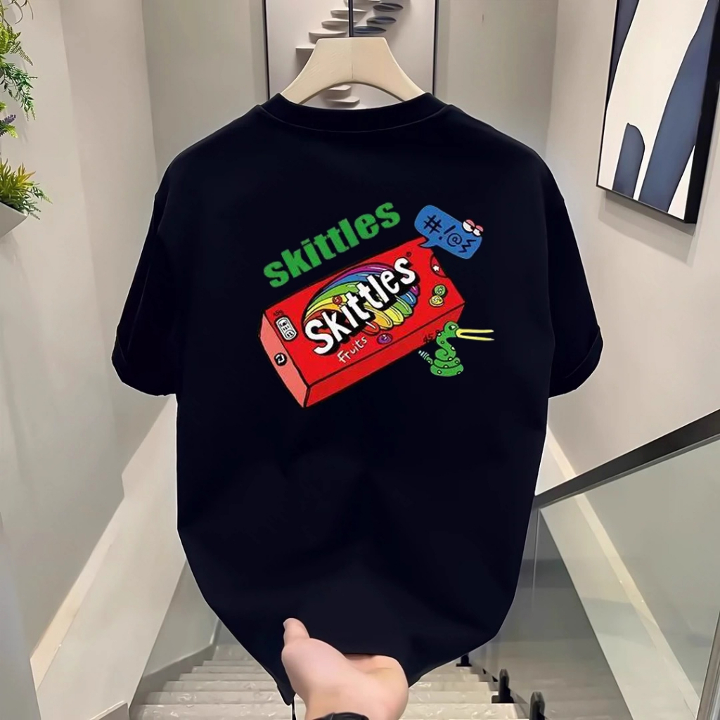 เสื้อยืดสีดําลายลูกกวาด Skittles