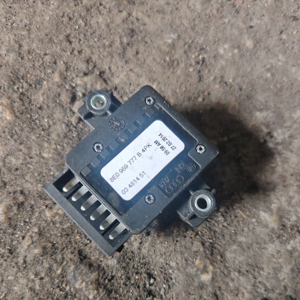 AUDI A4 S4 Q7 A6 VW CC ด้านหน้าพลังงานที่นั่ง LUMBAR SWITCH 8E0 959 777 B