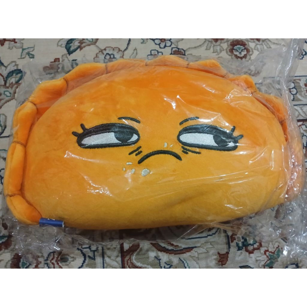 (สภาพใหม่) หมอนรองคอพัฟ Zus Curry