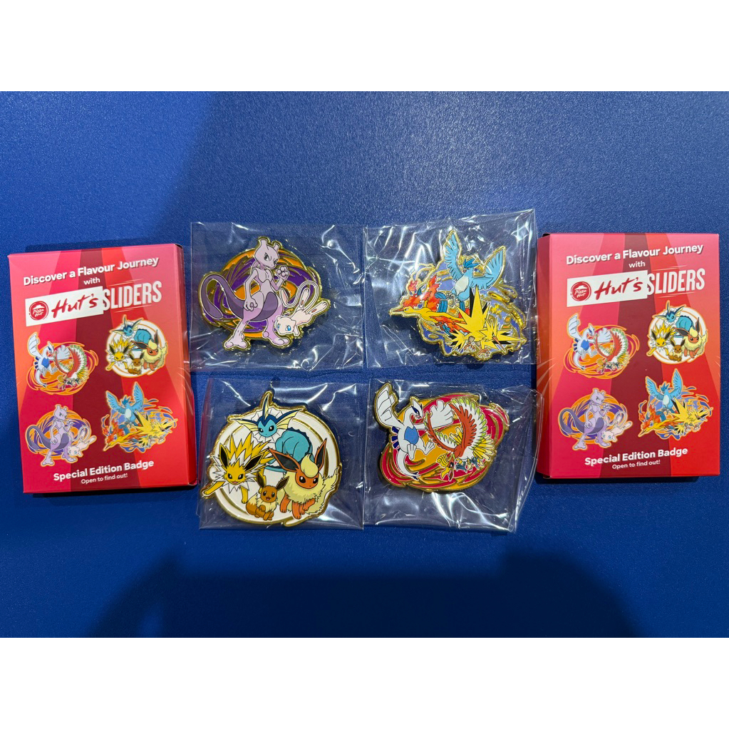 Pizzahut X Pokemon Enamel Pins set หรือ mew&mewtwo