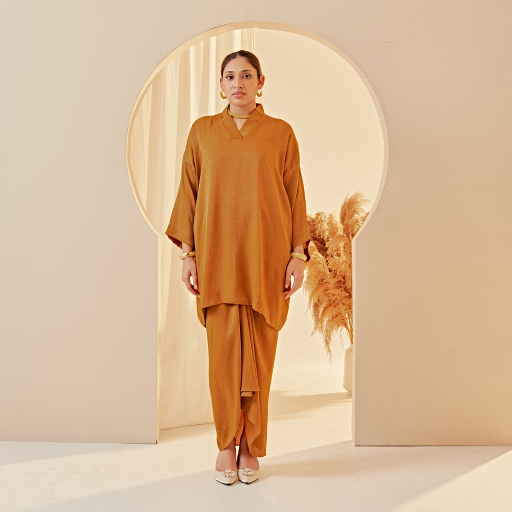 Nyala Kurung (เสื้อตัวยาวทรงหลวมน้ําหนักเบาพร้อมปาริโอสําเร็จรูป)