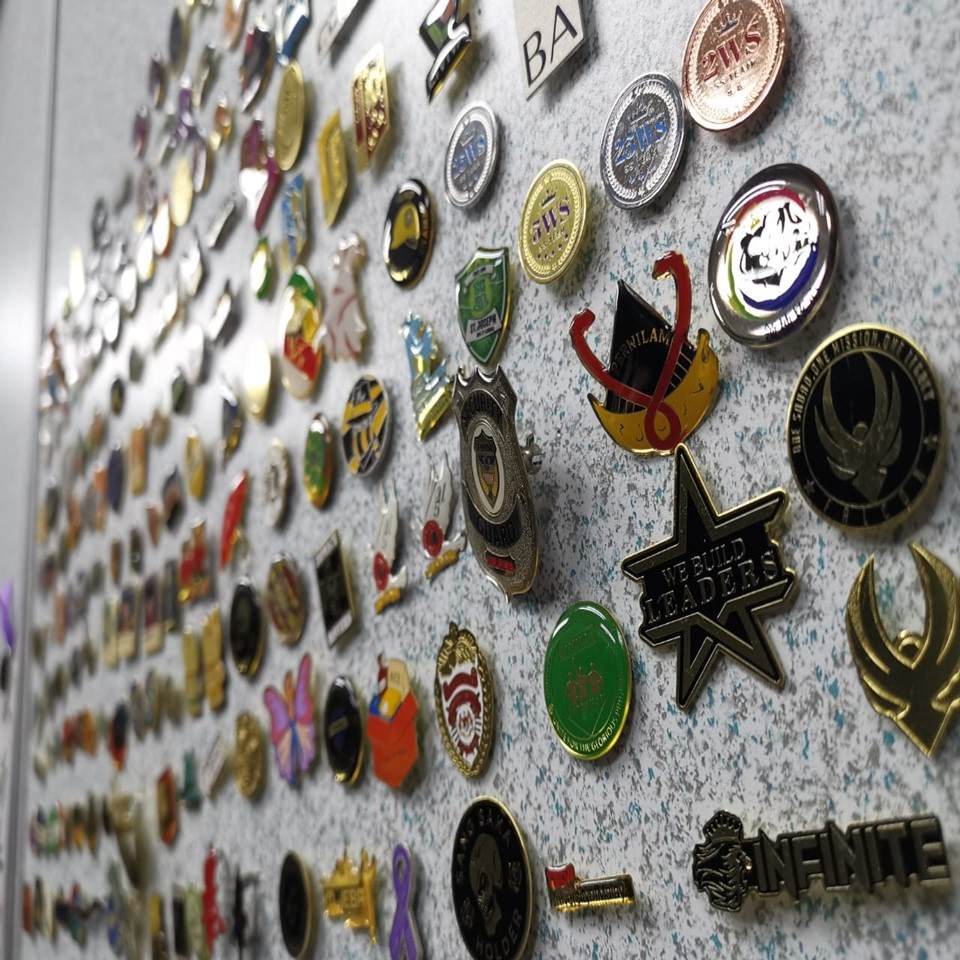 เข็มกลัดคอปก*(MOQ50) & ป้าย Etch Custom Made METAL COLLAR PIN METAL BADGE