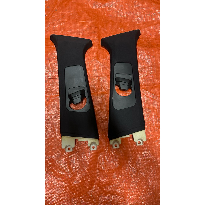 BMW e46 m sport Pillar B ราคา 1 คู่ (ฝั่งคนขับ ada sikit kurang cantik)