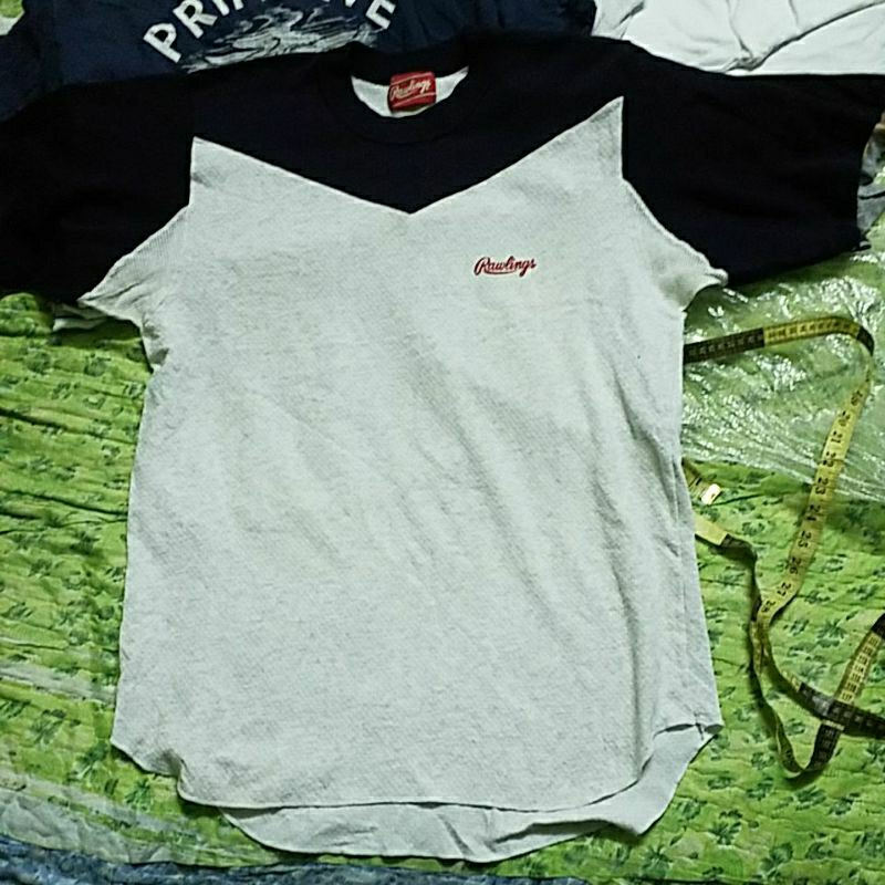 RAWLINGS SHIRT NICE DESIGN LIKE NEW SIZE 22X32