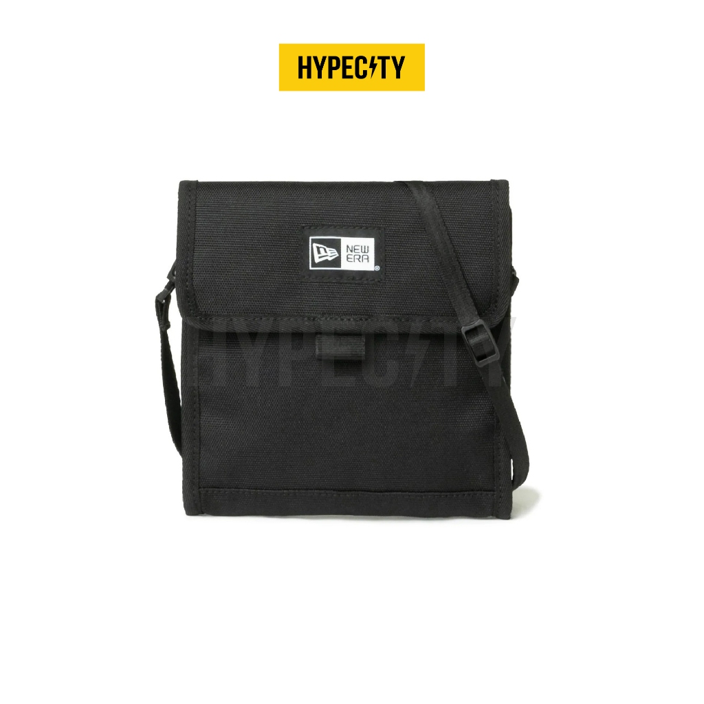 กระเป๋าคอเหลี่ยมสีดํา New Era