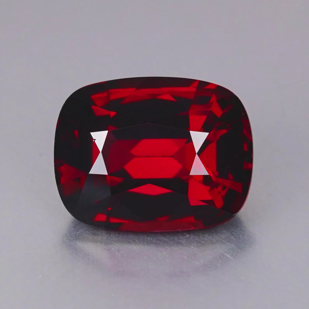 ซิซลิ่ง! 4.61 CT VIVID Red Rhodolite Garnet 100% Natural Perfect Cut สําหรับ Jwellery