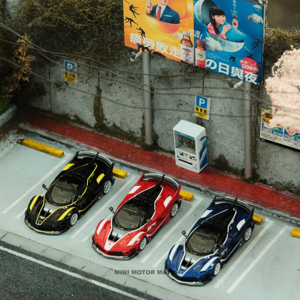 ของเล่น LITTLE 1/64 FXX-K EVO BLACK 44 / BLUE 27 LIVERY