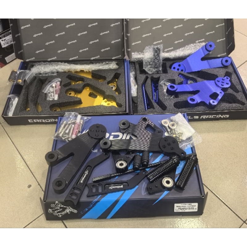 CARDINALS RACING YAMAHA Y15 Y16 ADJUSTABLE SINGLE RACING FOOTREST SET (GEN 2) - สีดํา / น้ําเงิน/ ทอง