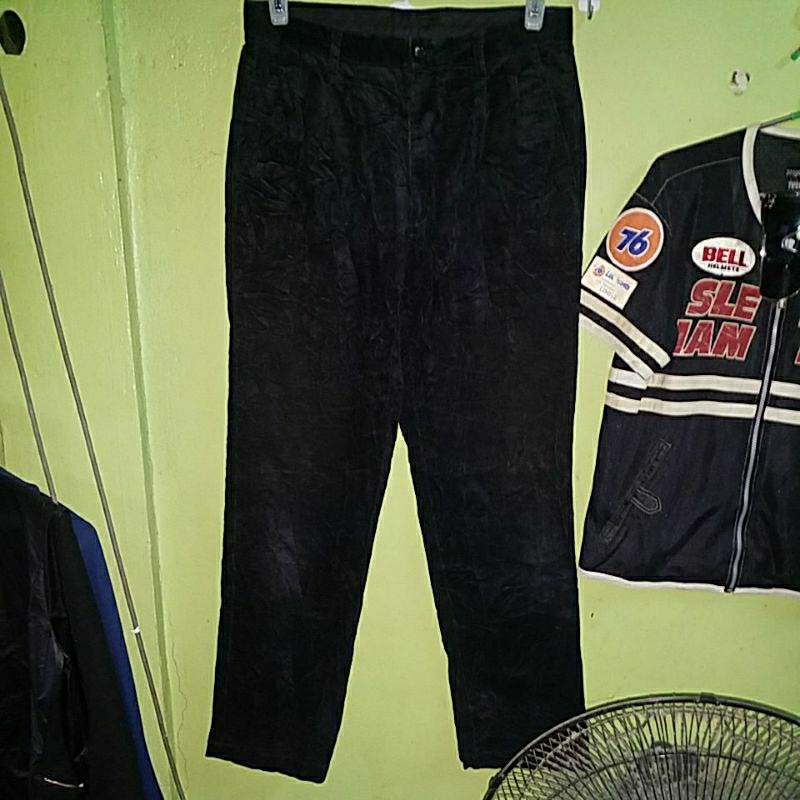 SLACK CODUROY UNIQLO SIZE 32X43 INCH