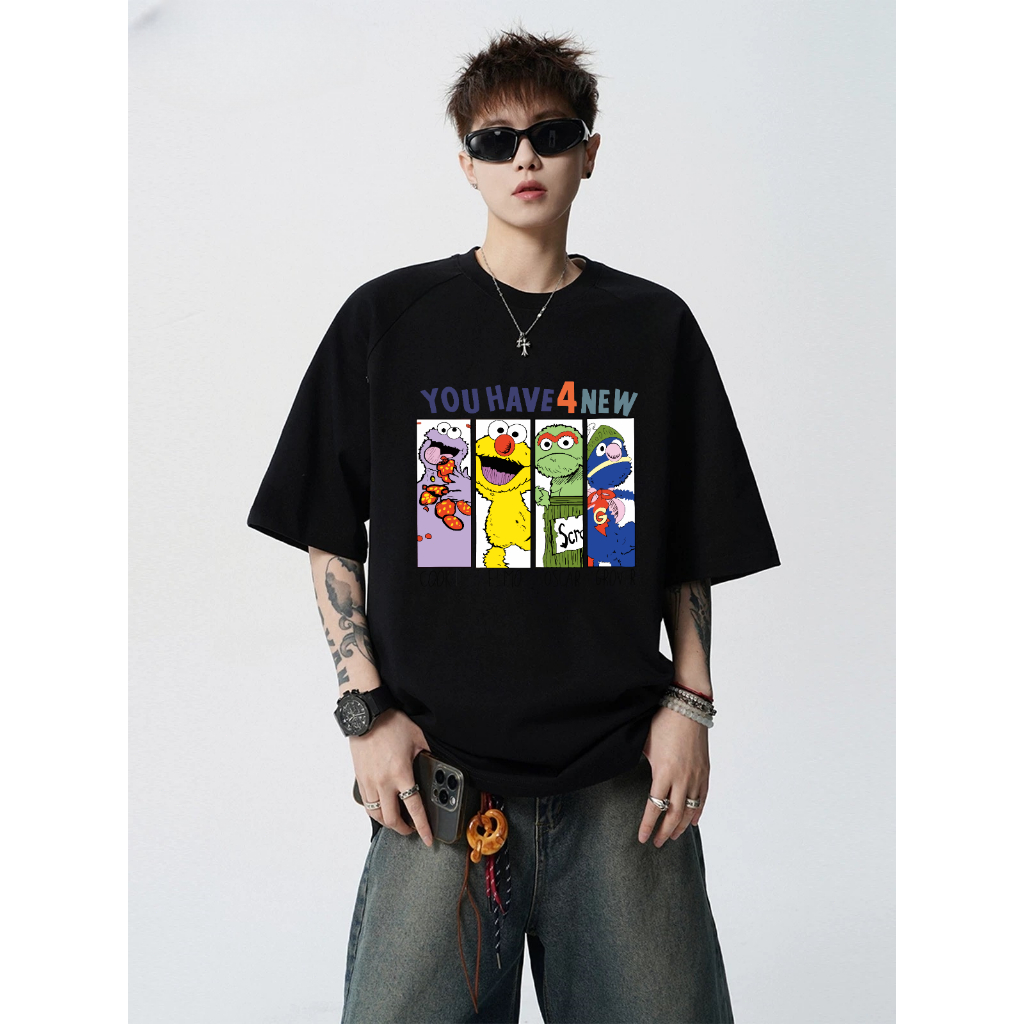 เสื้อยืดสีดําพิมพ์ลายการ์ตูน Sesame Street