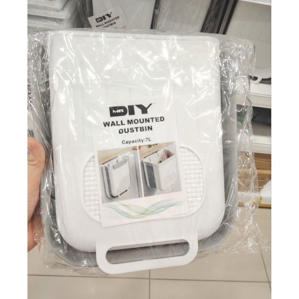MR DIY /WALL MOUNTED DUSTBIN