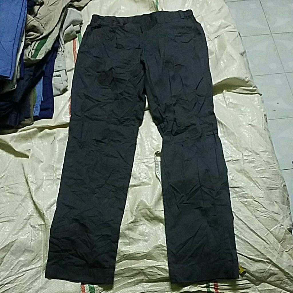 WORKWEAR PANT LIKE NEW SIZE 32 36X41 INCH