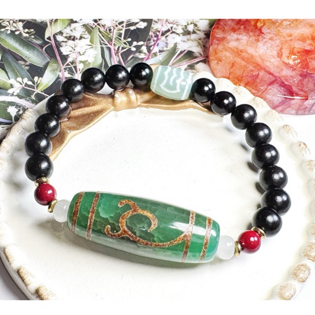 ลูกปัด Dzi ทิเบต Green Agate Dragon Scales Green Tara Dzi พร้อม Dapeng Bird Dzi ลูกปัด 天珠 老人 天 39.9x