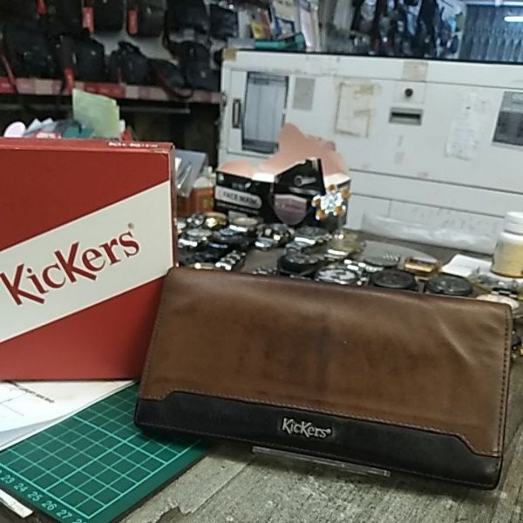 (ใช้แล้ว)(OFFER)KICKERS LEATHER LONG WALLET MONEY 10CARD COMPARTMENT 3MONEY 1ZPPER POCKET FREE EJECT
