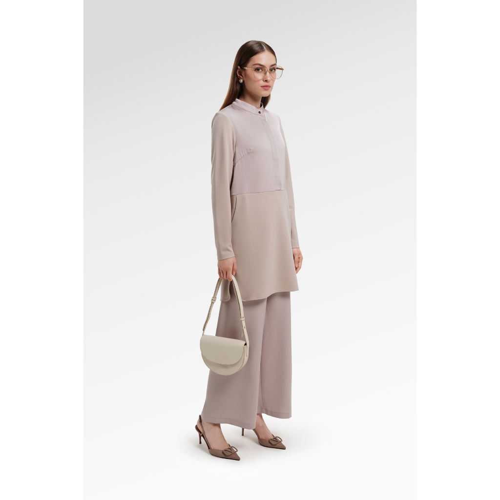 เสื้อ Benang Jarum Eva - Taupe อ่อน