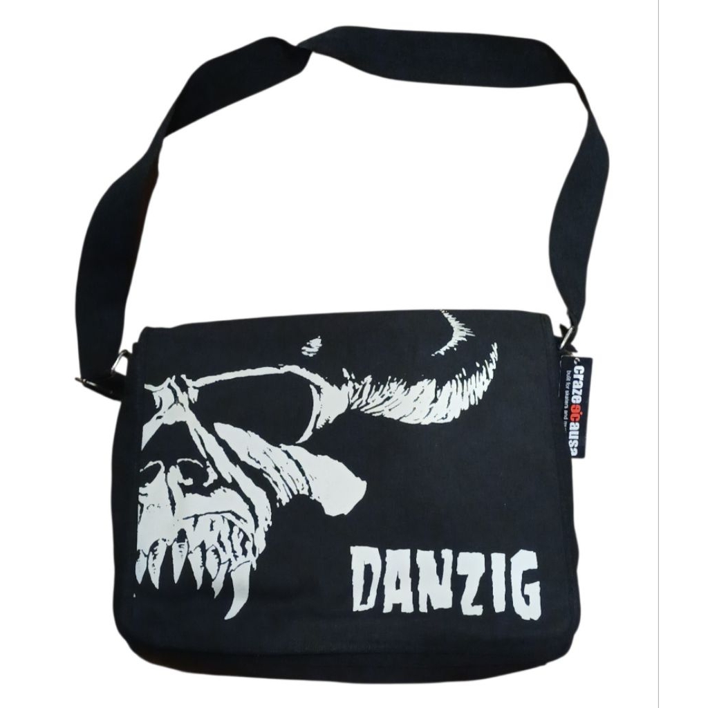 Dangiz "The Abyssal Skull" ของแท้ Canvas Messenger Bag- สีดํา