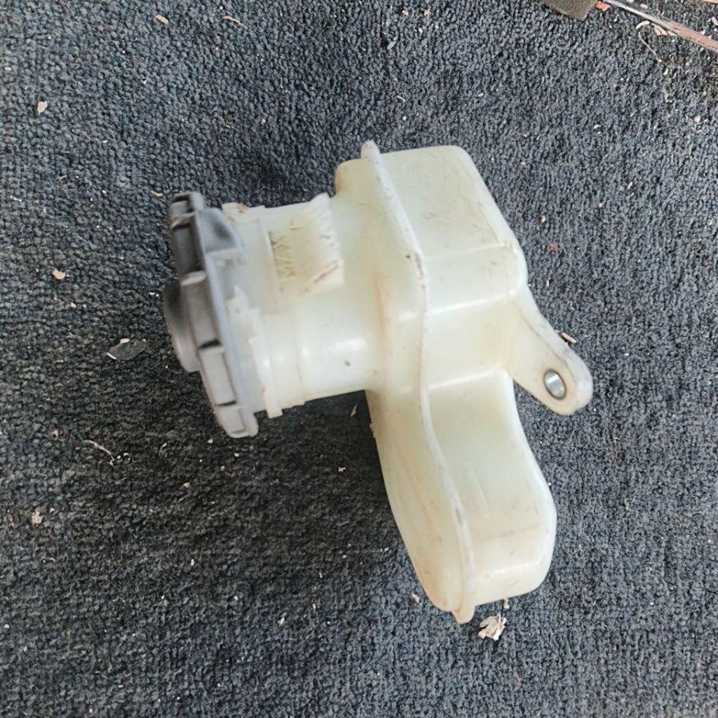 Honda stream RN1 RN3 RN5 กระปุกน้ํามันเบรค