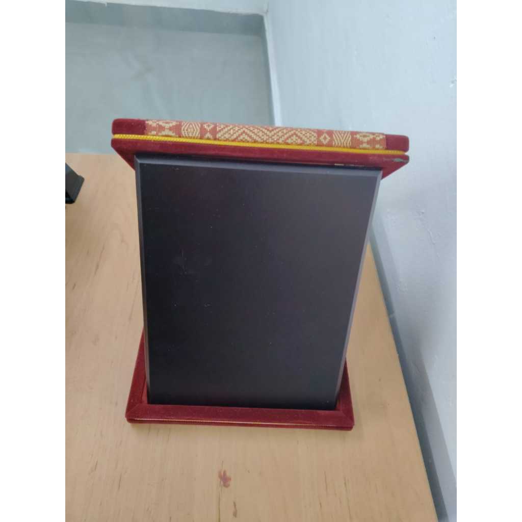 VELVET BOX SONGKET WOOD/ / PLAK VELVET DAY AWARD/CENDERATI/AWARD