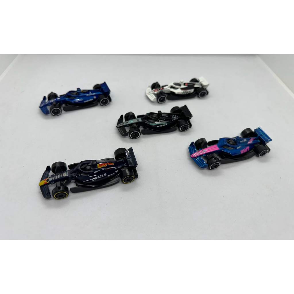 HOTWEEELS MAINLINE FORMULA 1 LOOSE RIVET พร้อม F1 KEYCHAIN