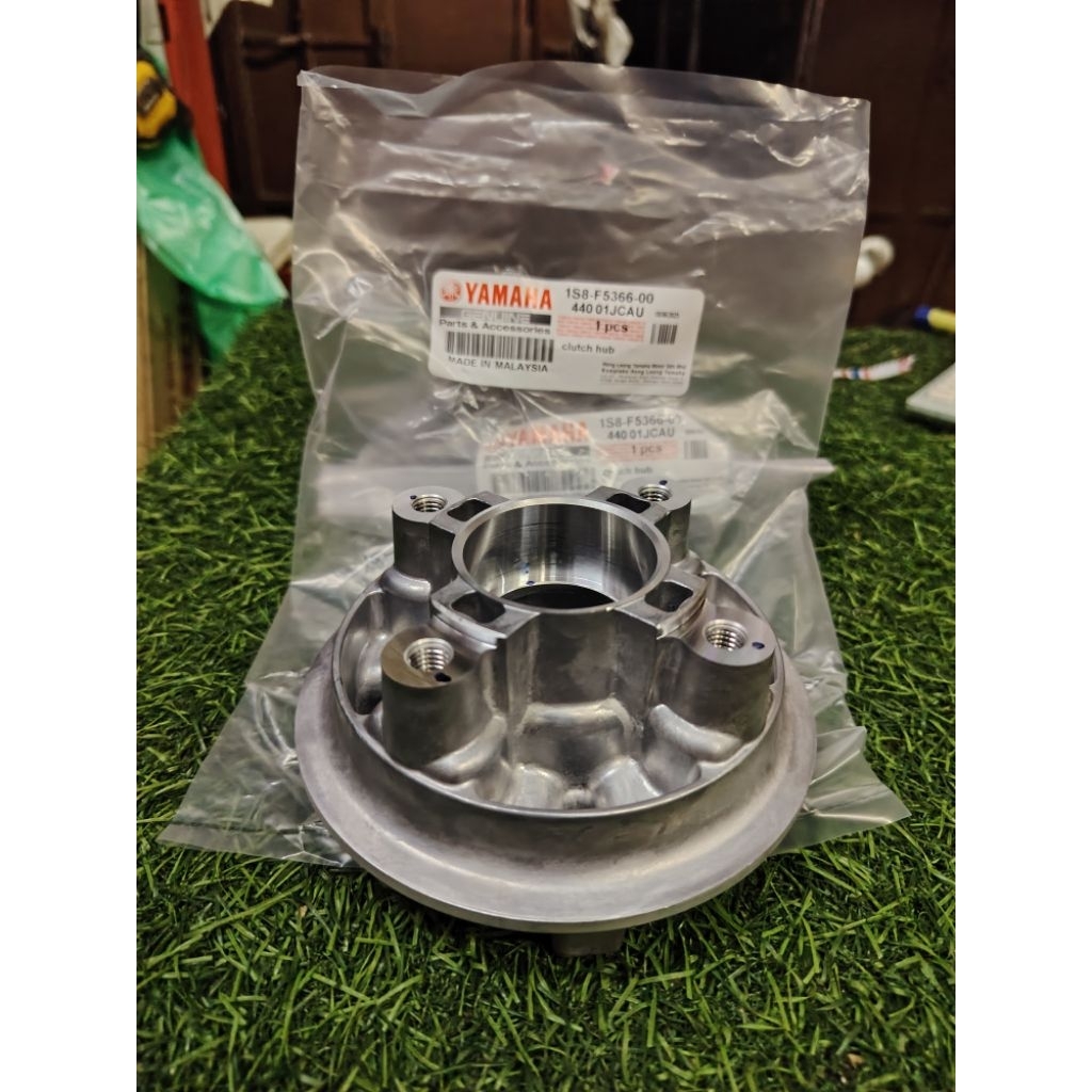 100 SPOCKET HUB LC135 4S V1-V7 HUB SPOCKET HLY