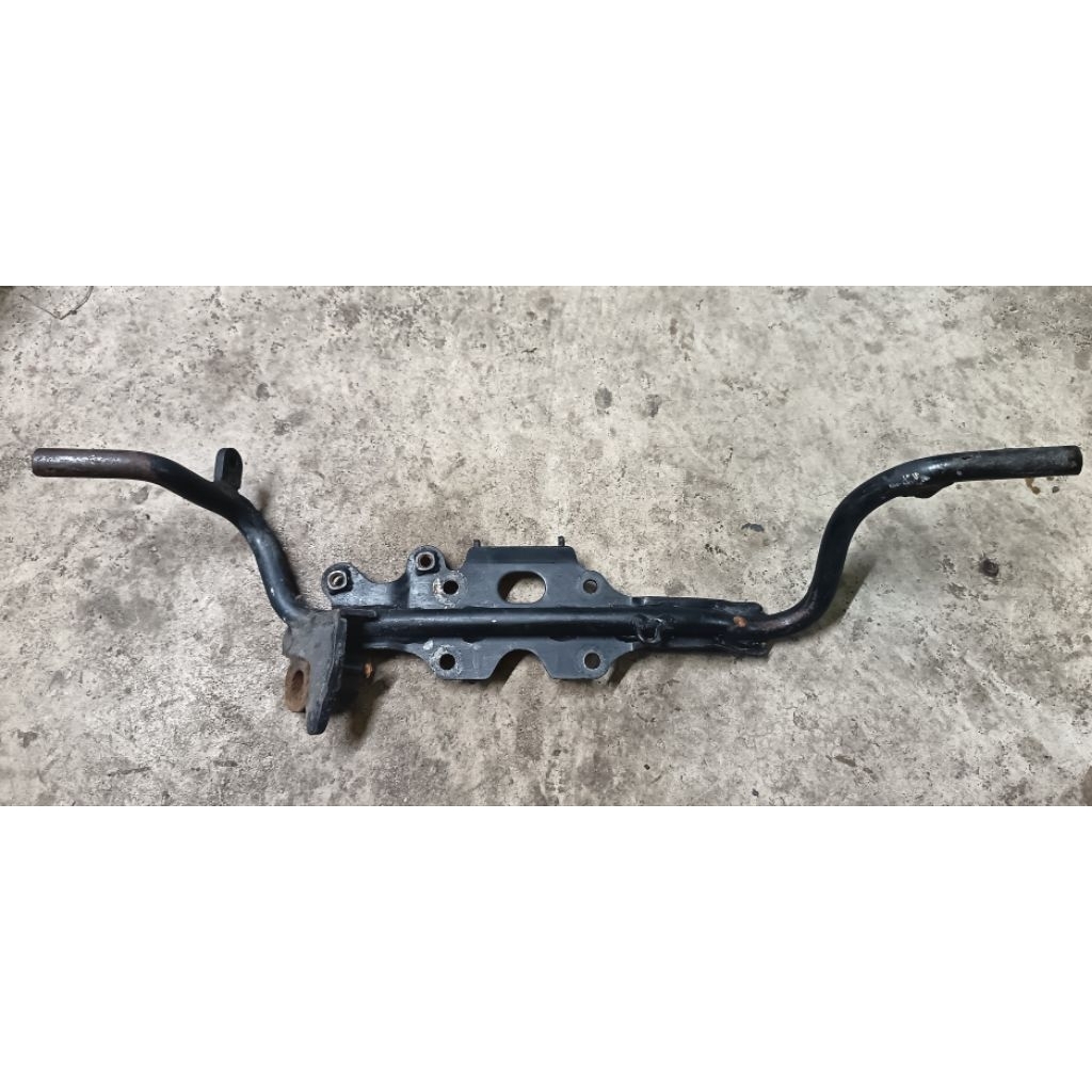 ใช้แล้ว ด้านหน้า FOOTREST FOOT REST DEPAN SUZUKI SHOGUN 125 RR SP