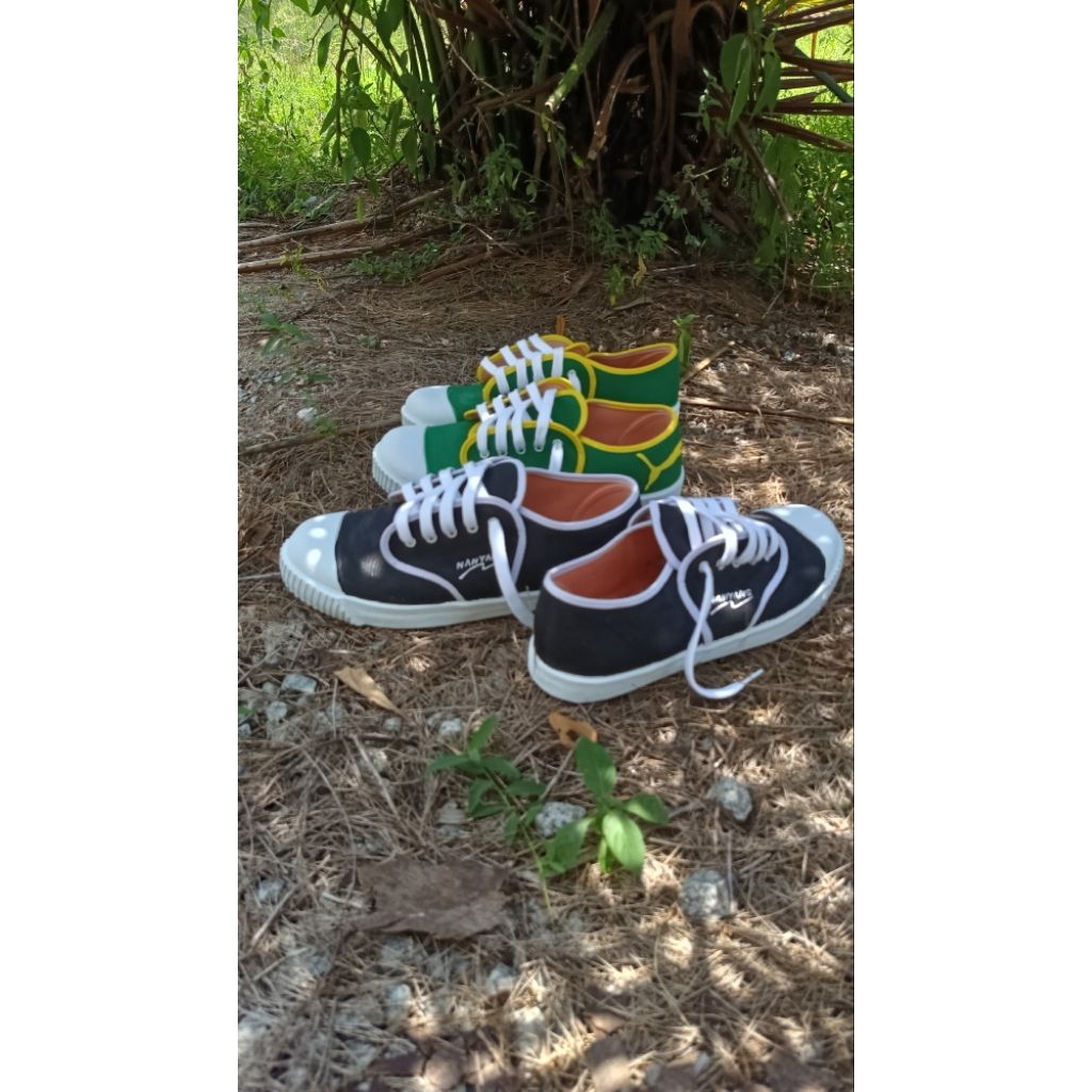 รองเท้าฟุตบอล NANYANG รองเท้าสี NANYANG สีดํา