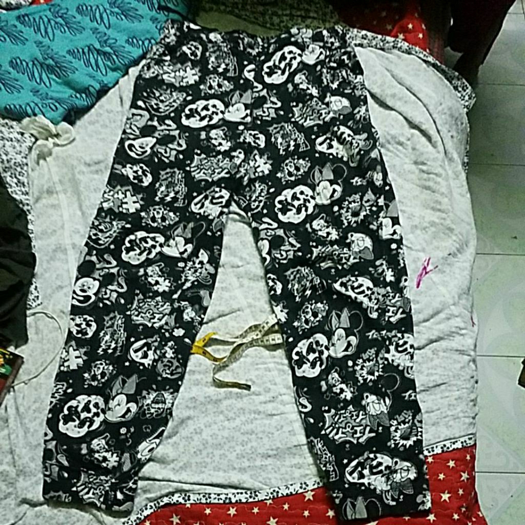 DISNEY RESORT SWEATPANT SIZE L 30 40X40 นิ้ว