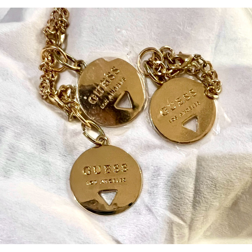 อุปกรณ์เสริมกระเป๋า Guess Factory พวงกุญแจกระเป๋า