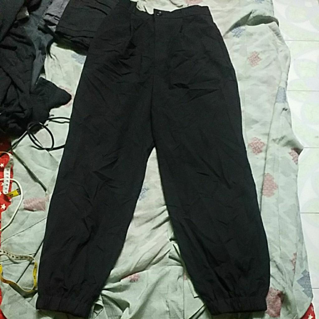 GU BLACK PANT SIZE S 24 29X37 INCH